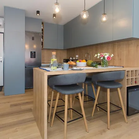 Gorgeous In Okrug Gornji Трогир