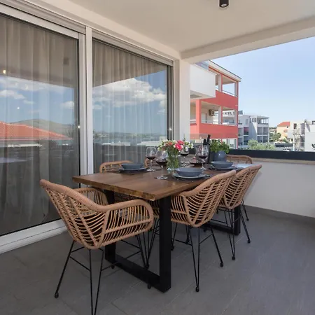 Apartament Cozy In Okrug Gornji With Swimming Pool *