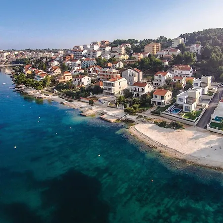 Cozy In Okrug Gornji With Swimming Pool Apartament