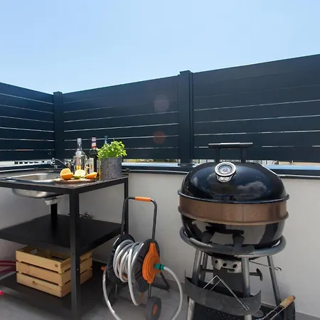 Apartment Gorgeous In Okrug Gornji