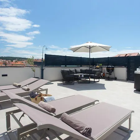 Cozy In Okrug Gornji With Swimming Pool Apartament Trogir