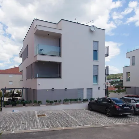 Apartament Cozy In Okrug Gornji With Swimming Pool *