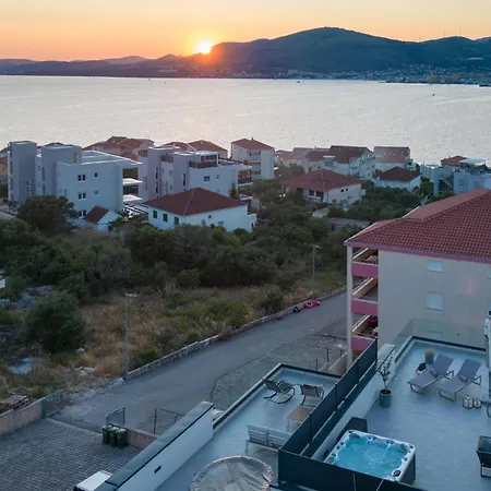 Gorgeous In Okrug Gornji Apartment Trogir