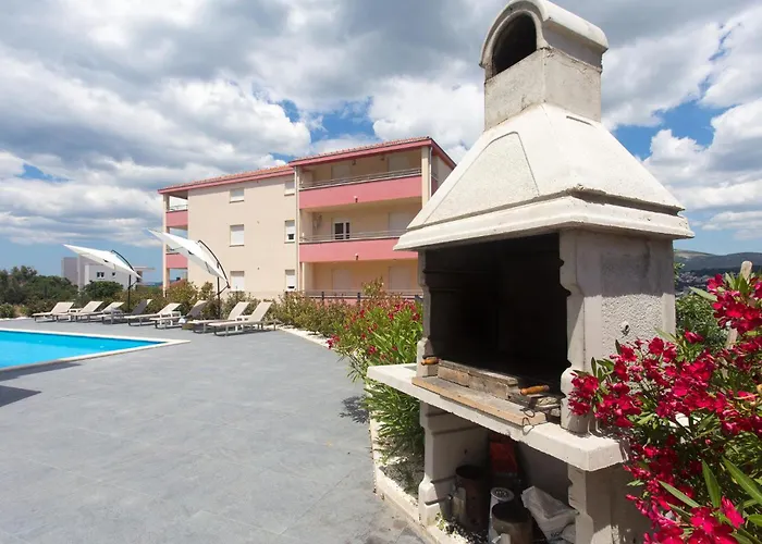 Gorgeous In Okrug Gornji Apartment *