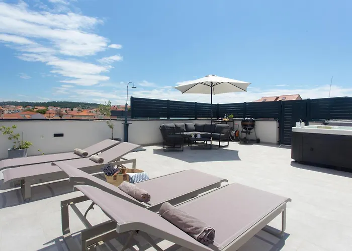 Gorgeous In Okrug Gornji Apartment Trogir