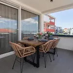 Apartman Cozy In Okrug Gornji With Swimming Pool *