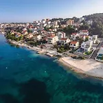 Cozy In Okrug Gornji With Swimming Pool Apartman