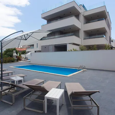 Cozy In Okrug Gornji With Swimming Pool Apartman