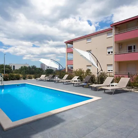 Apartman Cozy In Okrug Gornji With Swimming Pool Trogir