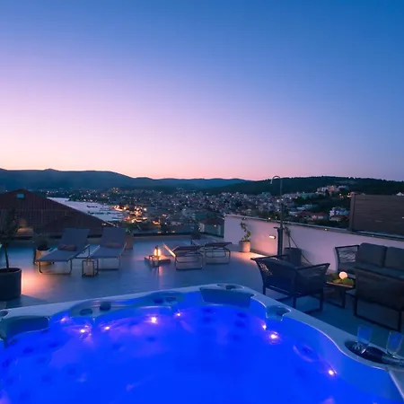 Cozy In Okrug Gornji With Swimming Pool * تروغير
