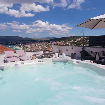 Cozy In Okrug Gornji With Swimming Pool * 트로기르