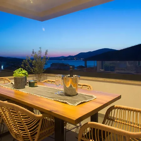 Cozy In Okrug Gornji With Swimming Pool * 트로기르