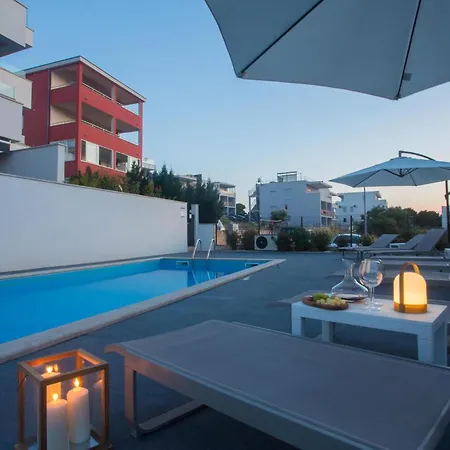 Cozy In Okrug Gornji With Swimming Pool 아파트 *