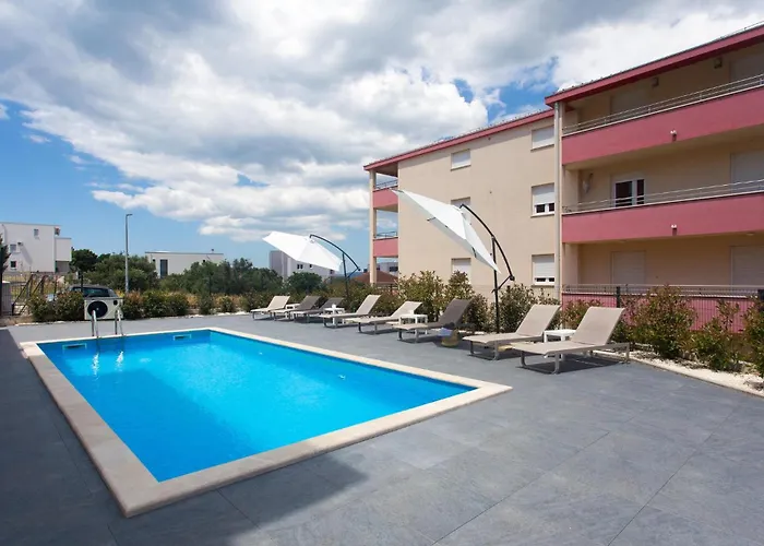 Apartment Gorgeous In Okrug Gornji Trogir