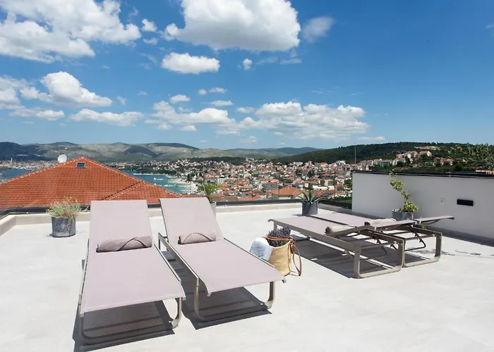 Gorgeous In Okrug Gornji * Trogir