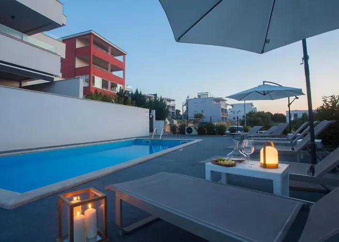 Gorgeous In Okrug Gornji Apartment *